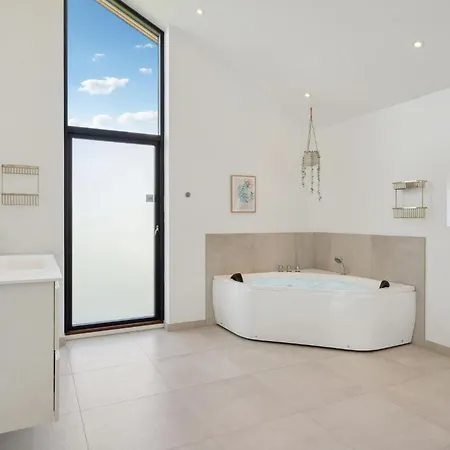 3 Bedroom Awesome In Humble