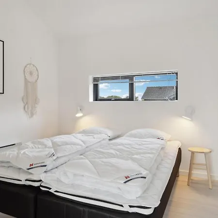 Holiday home 3 Bedroom Awesome In Humble