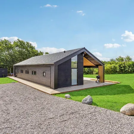 Holiday home 3 Bedroom Awesome In Humble